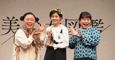 お笑い芸人・ニッチェがサプライズ登場!「美少女図鑑AWARD 2023」5代目グランプリは広島県在住の佐々木 満音に決定!応募総数約3,500人の美少女の頂点に輝く
